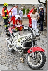Motorrad geriet bei Reparaturarbeiten in Brand